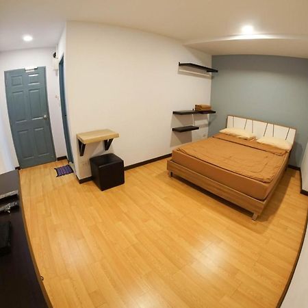 Inn Trog And Inn Soi (Adults Only) Bangkok Esterno foto