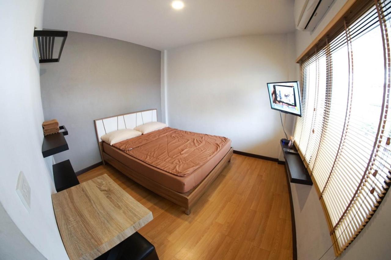 Inn Trog And Inn Soi (Adults Only) Bangkok Esterno foto