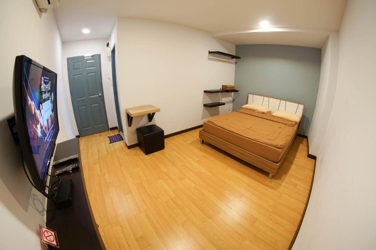 Inn Trog And Inn Soi (Adults Only) Bangkok Esterno foto