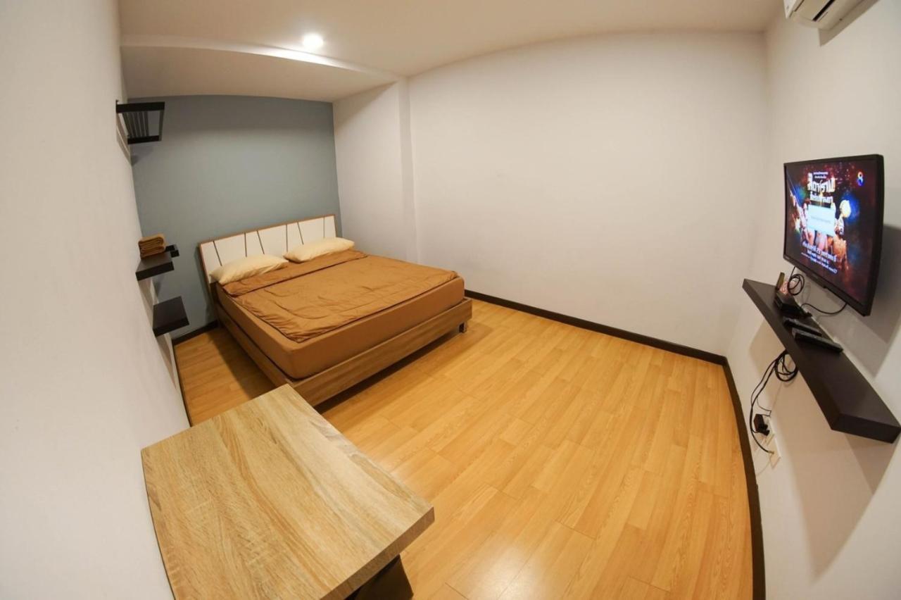 Inn Trog And Inn Soi (Adults Only) Bangkok Esterno foto