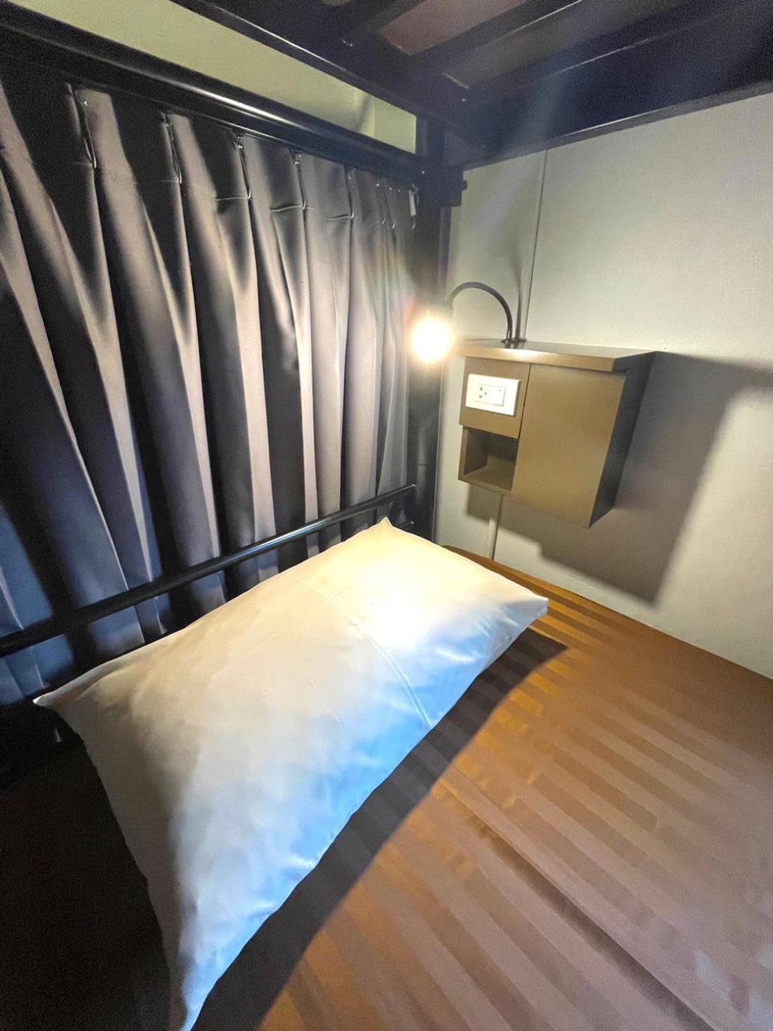 Inn Trog And Inn Soi (Adults Only) Bangkok Esterno foto
