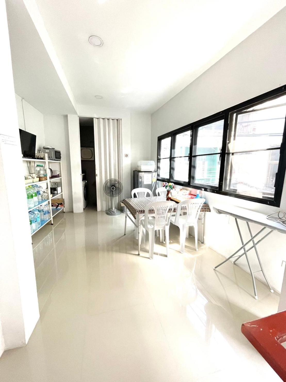 Inn Trog And Inn Soi (Adults Only) Bangkok Esterno foto