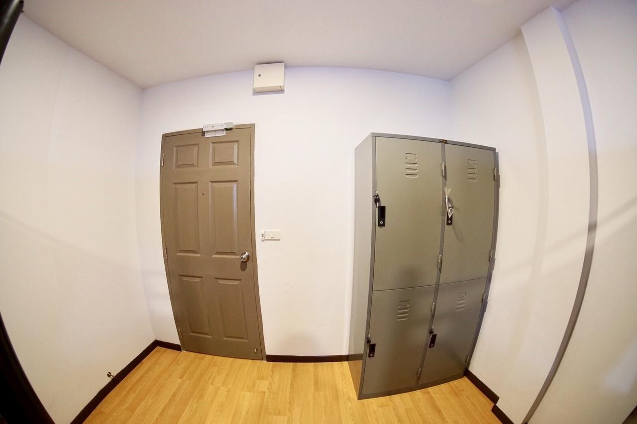 Inn Trog And Inn Soi (Adults Only) Bangkok Esterno foto